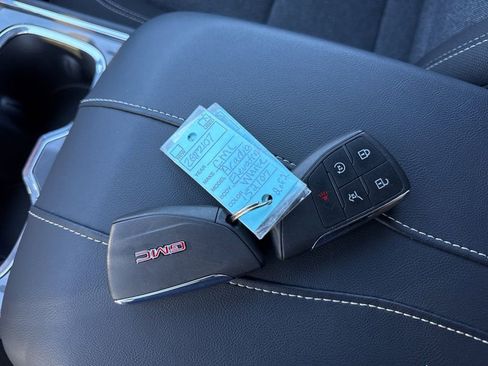 Used 2025 GMC Acadia Elevation image 38