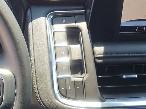 Used 2023 Chevrolet Suburban LS RWD image 15