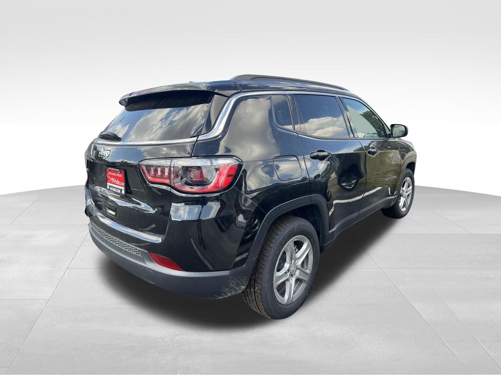 Used 2024 Jeep Compass Latitude AWD/4WD image 5