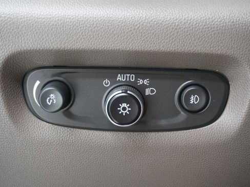 Used 2020 Chevrolet Traverse LT w/ Driver Confidence II Package FWD image 25
