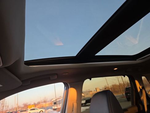 Used 2025 Nissan Rogue SL w/ SL Premium Package image 27