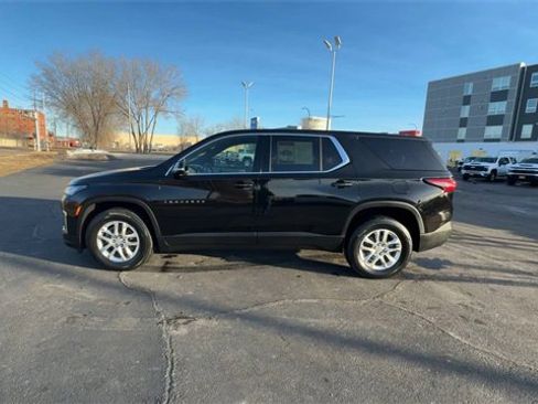 Used 2023 Chevrolet Traverse LS w/ Safety Package image 5