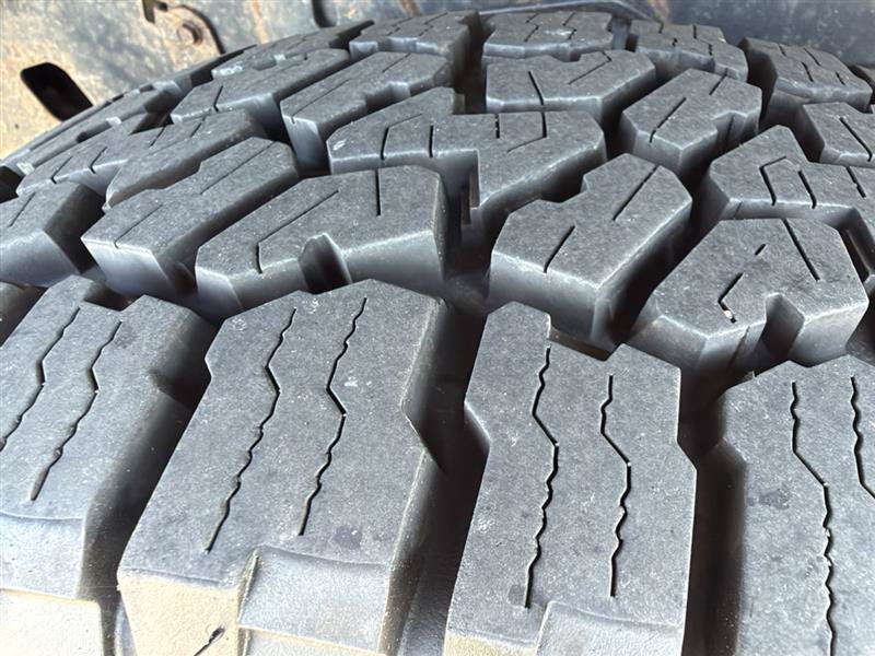 Used 2012 Jeep Wrangler Unlimited Rubicon w/ Dual Top Group AWD/4WD image 13