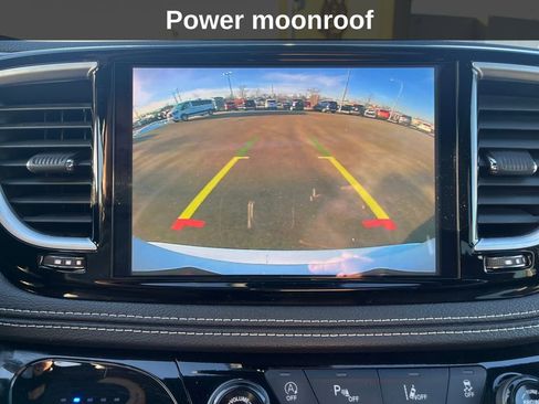 Used 2025 Chrysler Pacifica Limited image 16