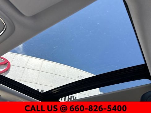 Used 2019 Jeep Cherokee Limited AWD/4WD image 24