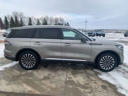 Used 2023 Lincoln Aviator AWD w/ Premium Package image 7