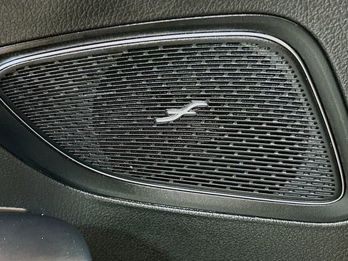 Used 2025 Mercedes-Benz C 300 Sedan image 16