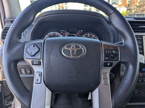 Used 2022 Toyota 4Runner Limited AWD/4WD image 22