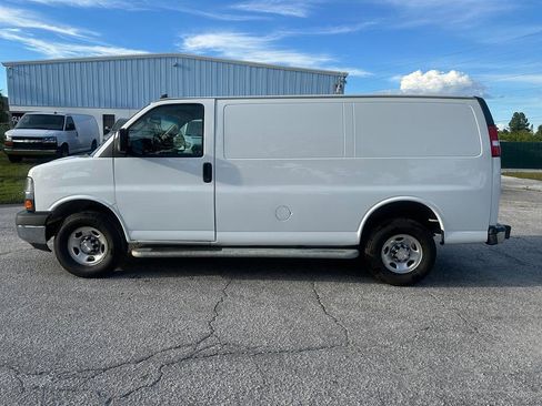 Used 2022 Chevrolet Express 2500 RWD 2500 135 w/ Driver Convenience Package image 5