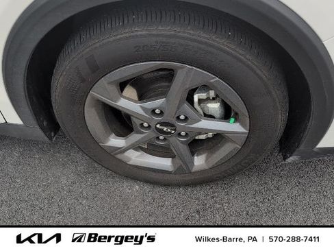 Certified 2025 Kia K4 FWD image 5