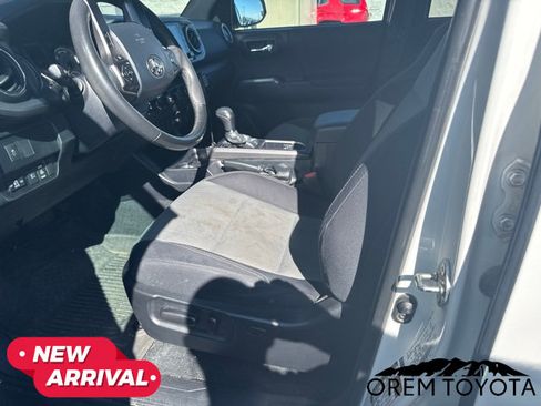 Used 2020 Toyota Tacoma TRD Off-Road AWD/4WD image 5