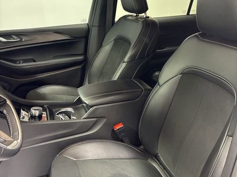 Used 2025 Jeep Grand Cherokee L Altitude image 10