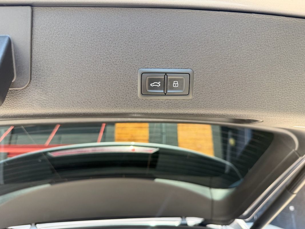 Used 2019 Audi e-tron Prestige w/ Prestige Package AWD/4WD image 28