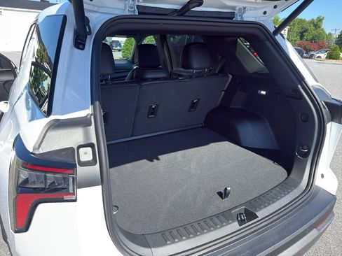 New 2026 Chevrolet Equinox LT w/ Convenience Package II FWD image 20