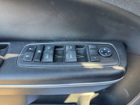 Used 2022 Chrysler 300 Touring image 13