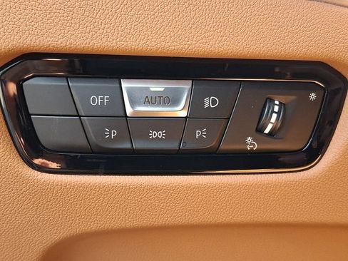 Used 2023 BMW 330i xDrive Sedan w/ Convenience Package AWD/4WD image 25