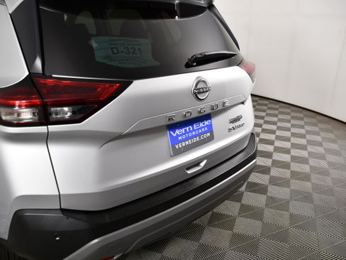 Used 2022 Nissan Rogue SV AWD/4WD image 15