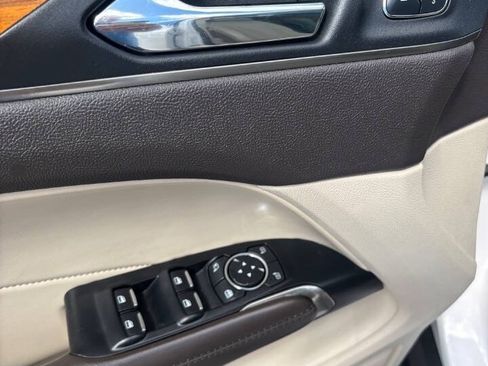 Used 2017 Lincoln MKC Select w/ Lincoln MKC Climate Package AWD/4WD image 16