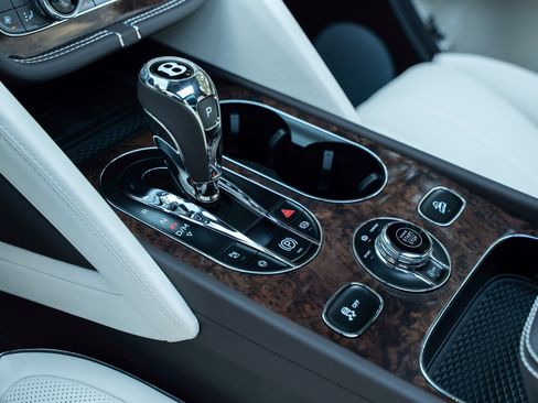 Certified 2025 Bentley Bentayga image 37