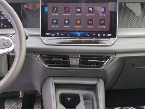 New 2026 Volkswagen Tiguan SE image 14