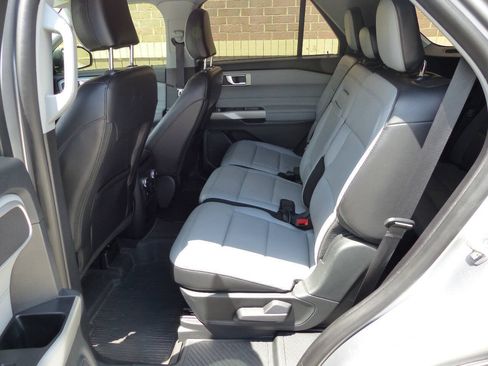 Used 2021 Ford Explorer XLT w/ Equipment Group 202A AWD/4WD image 37