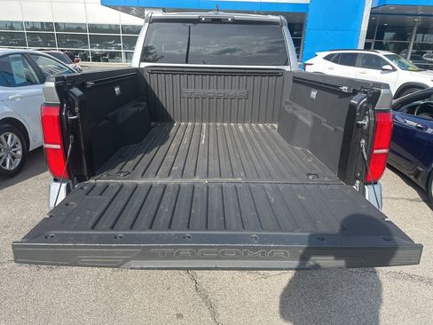 Used 2024 Toyota Tacoma TRD Off-Road image 10
