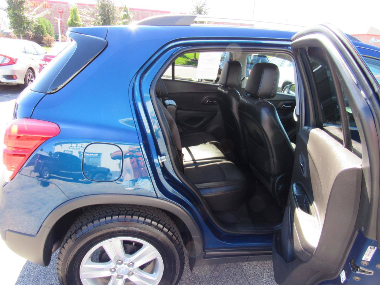 Used 2019 Chevrolet Trax LT w/ LT Convenience Package FWD image 29