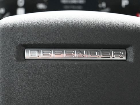 Used 2025 Land Rover Defender 110 X-Dynamic SE AWD/4WD image 19