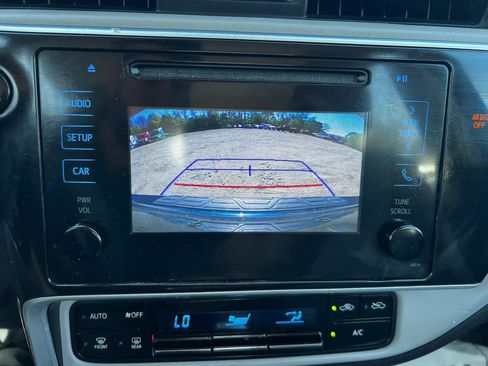 Used 2018 Toyota Corolla LE FWD image 15