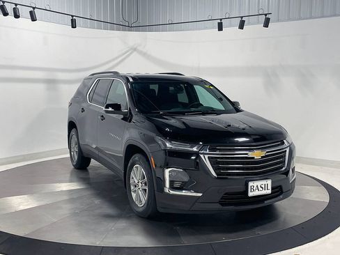 Used 2023 Chevrolet Traverse LT image 43