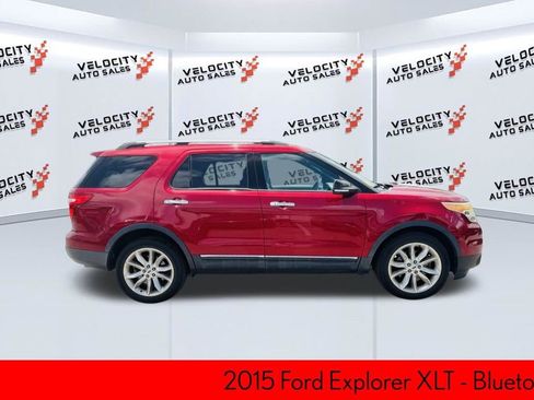 Used 2015 Ford Explorer XLT w/ Equipment Group 202B FWD image 2