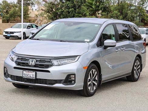 Certified 2026 Honda Odyssey EX-L image 3