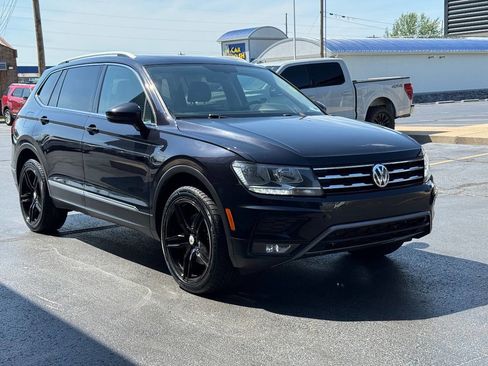 Used 2018 Volkswagen Tiguan SEL AWD/4WD image 3