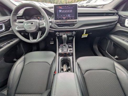 New 2026 Jeep Compass Latitude image 13