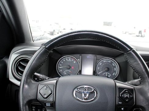 Used 2019 Toyota Tacoma TRD Sport image 16