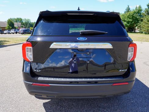 Used 2024 Ford Explorer XLT AWD/4WD image 4