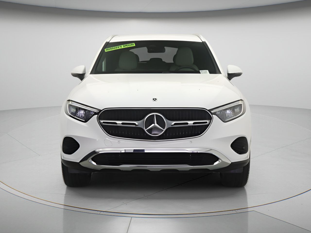 Used 2025 Mercedes-Benz GLC 350e 4MATIC image 6