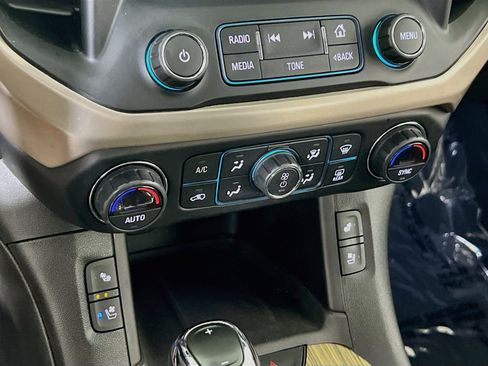 Used 2019 GMC Acadia Denali AWD/4WD image 16