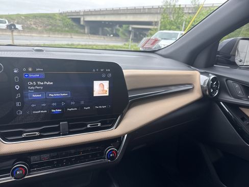 Used 2025 Chevrolet Equinox ACTIV w/ Safety and Technology Package AWD/4WD image 23