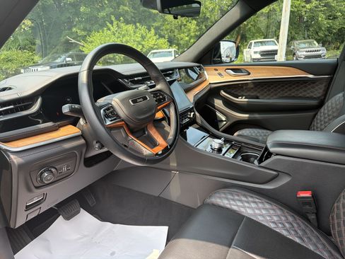 Used 2023 Jeep Grand Cherokee L Summit AWD/4WD image 19