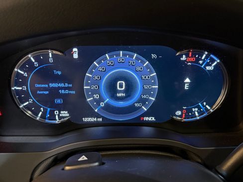 Used 2020 Cadillac Escalade ESV Premium Luxury AWD/4WD image 18