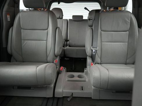 Used 2016 Toyota Sienna XLE FWD image 27