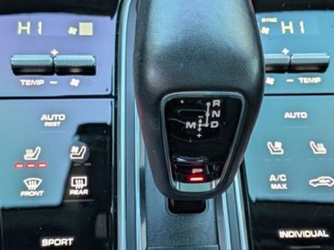 Used 2023 Porsche Cayenne Platinum Edition image 14