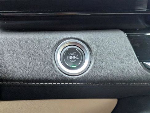 Used 2022 Cadillac Escalade Premium Luxury w/ Performance Package AWD/4WD image 16