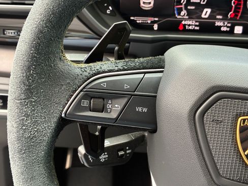 Used 2022 Lamborghini Urus AWD/4WD image 17