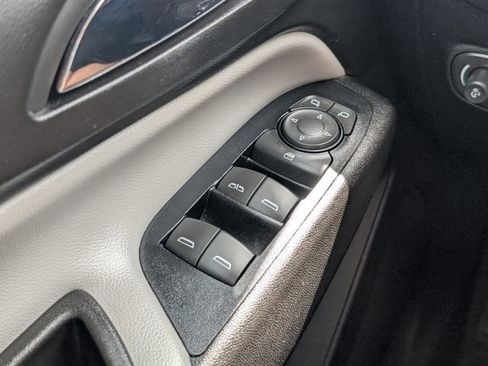 Used 2019 Chevrolet Equinox LS FWD image 25