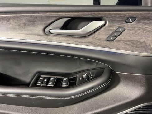 Used 2022 Jeep Grand Cherokee L Overland w/ Luxury Tech Group IV image 28