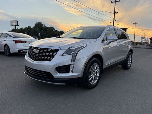 Used 2020 Cadillac XT5 Premium Luxury FWD image 3