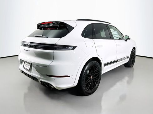 New 2026 Porsche Cayenne S image 9