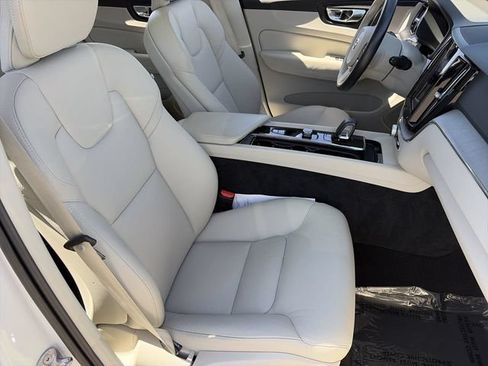 Used 2023 Volvo XC60 B5 Plus w/ Climate Package FWD image 11